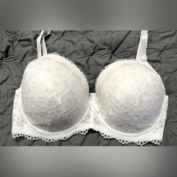 Rene Rofe Cream, lace pattern, padded bra with underwire. 40DD - Picture 1 of 3